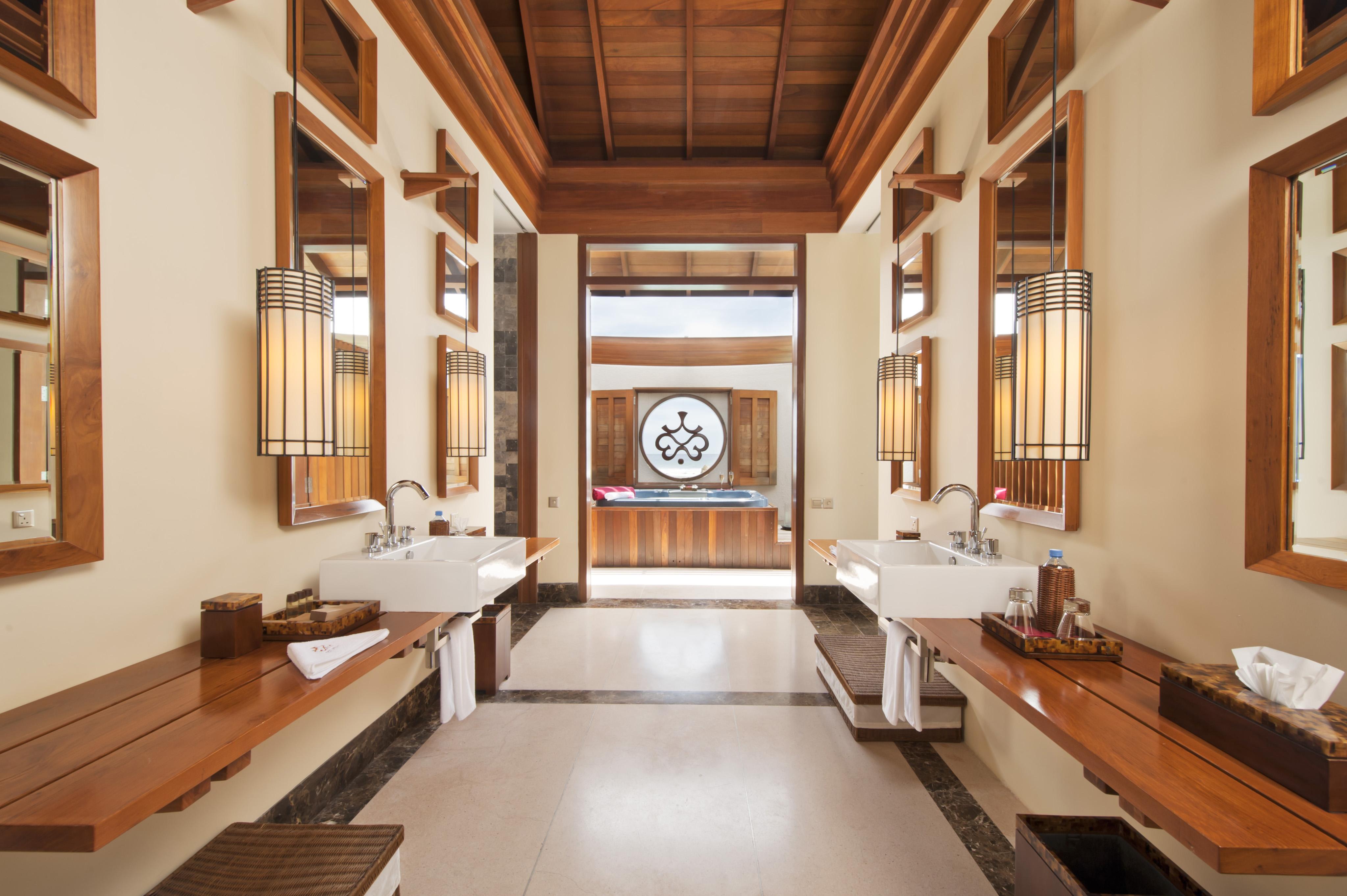 Villa Nautica Paradise Island Resort Himmafushi Esterno foto Bathroom at The Oberoi, Mumbai