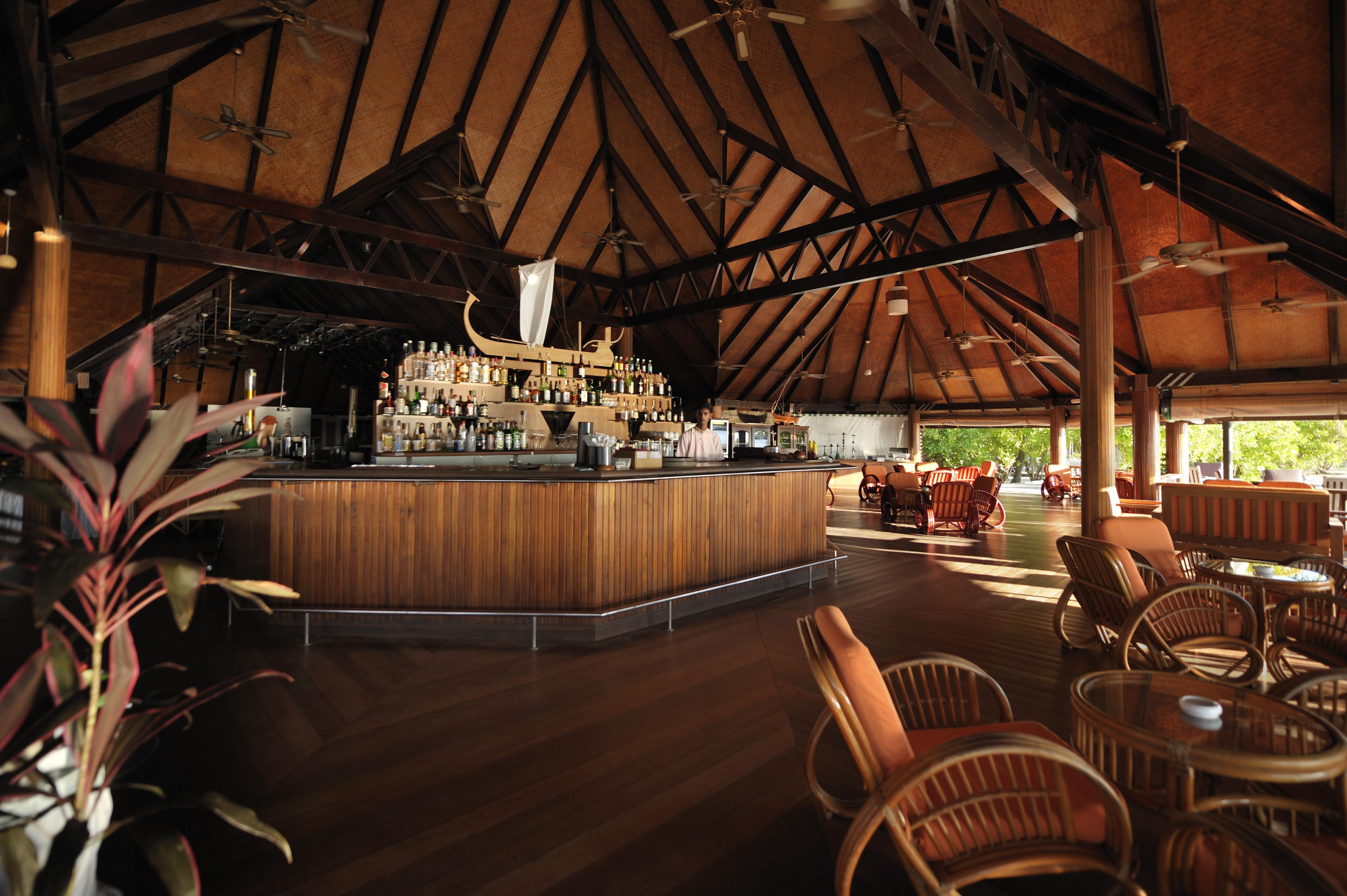 Villa Nautica Paradise Island Resort Himmafushi Esterno foto The bar at the resort