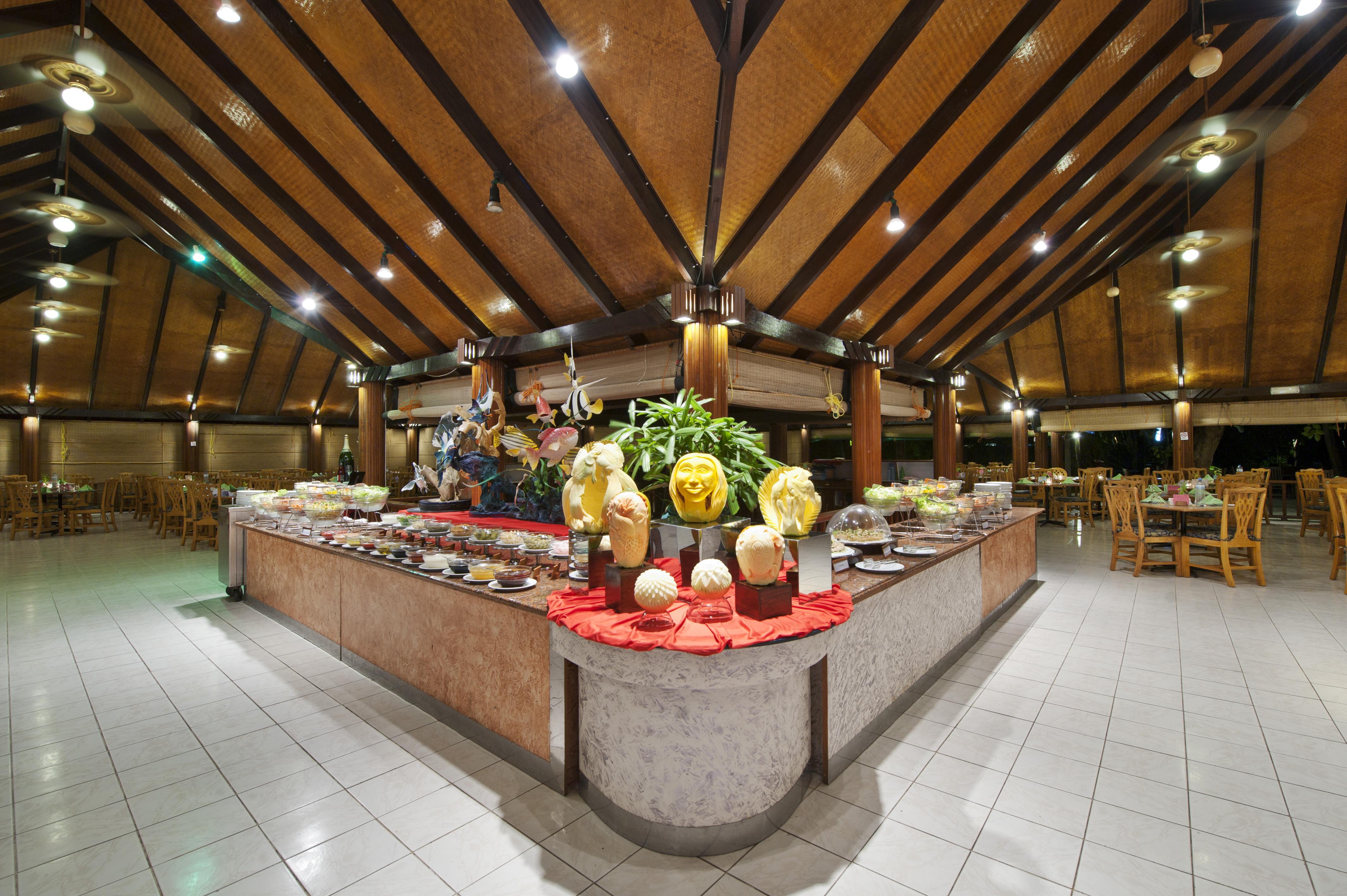 Villa Nautica Paradise Island Resort Himmafushi Esterno foto The restaurant at the resort