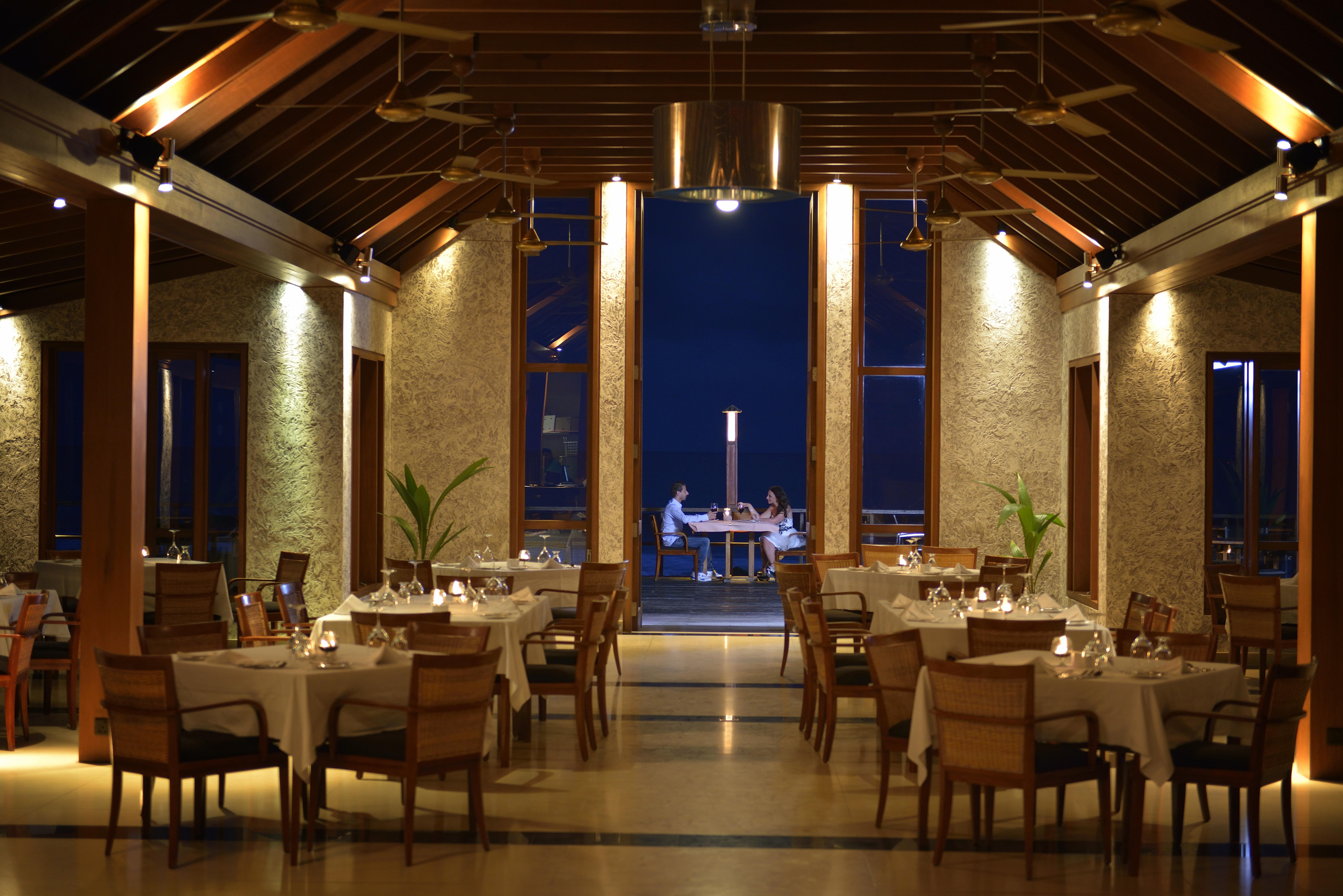 Villa Nautica Paradise Island Resort Himmafushi Esterno foto The restaurant at the resort