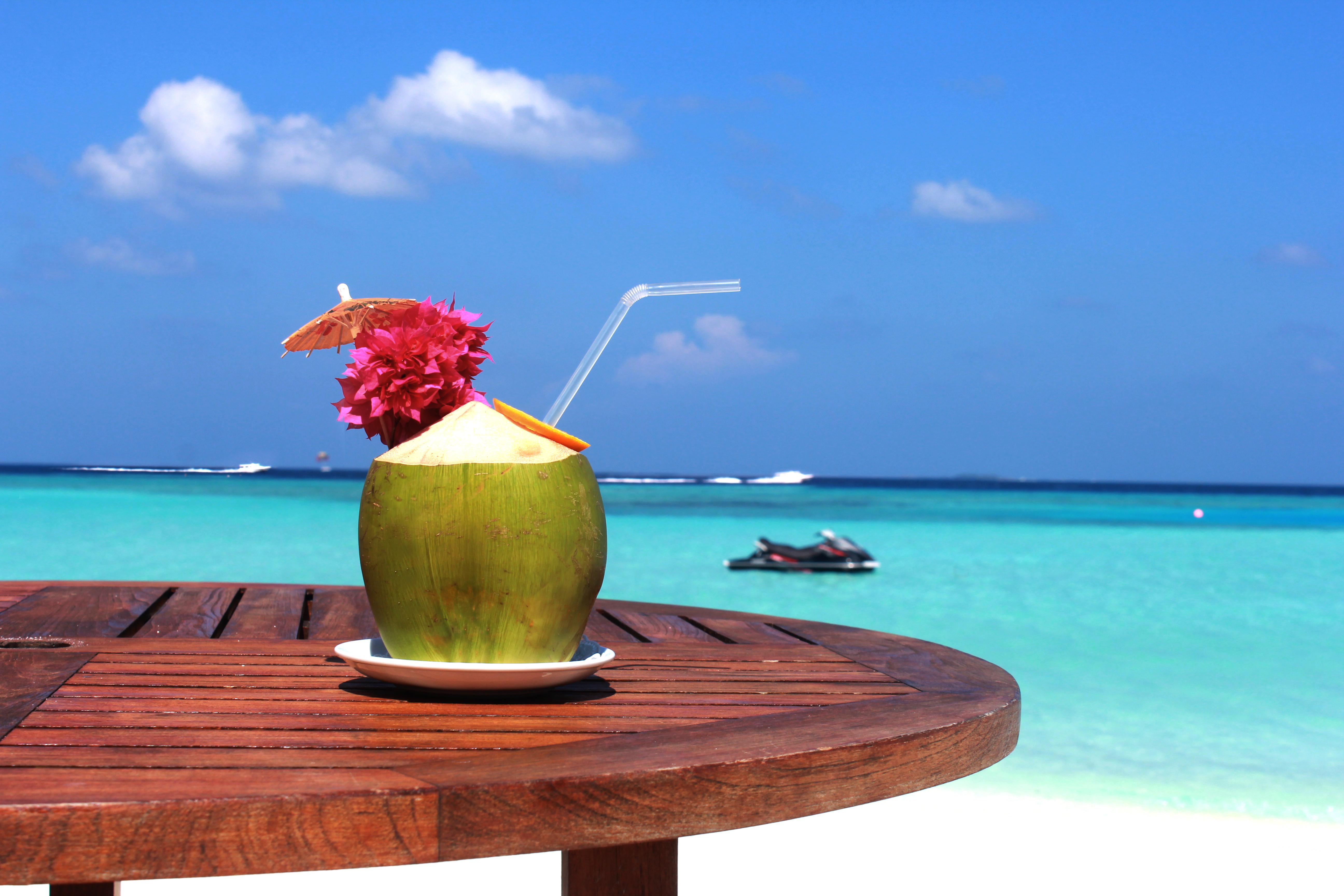Villa Nautica Paradise Island Resort Himmafushi Esterno foto A coconut drink
