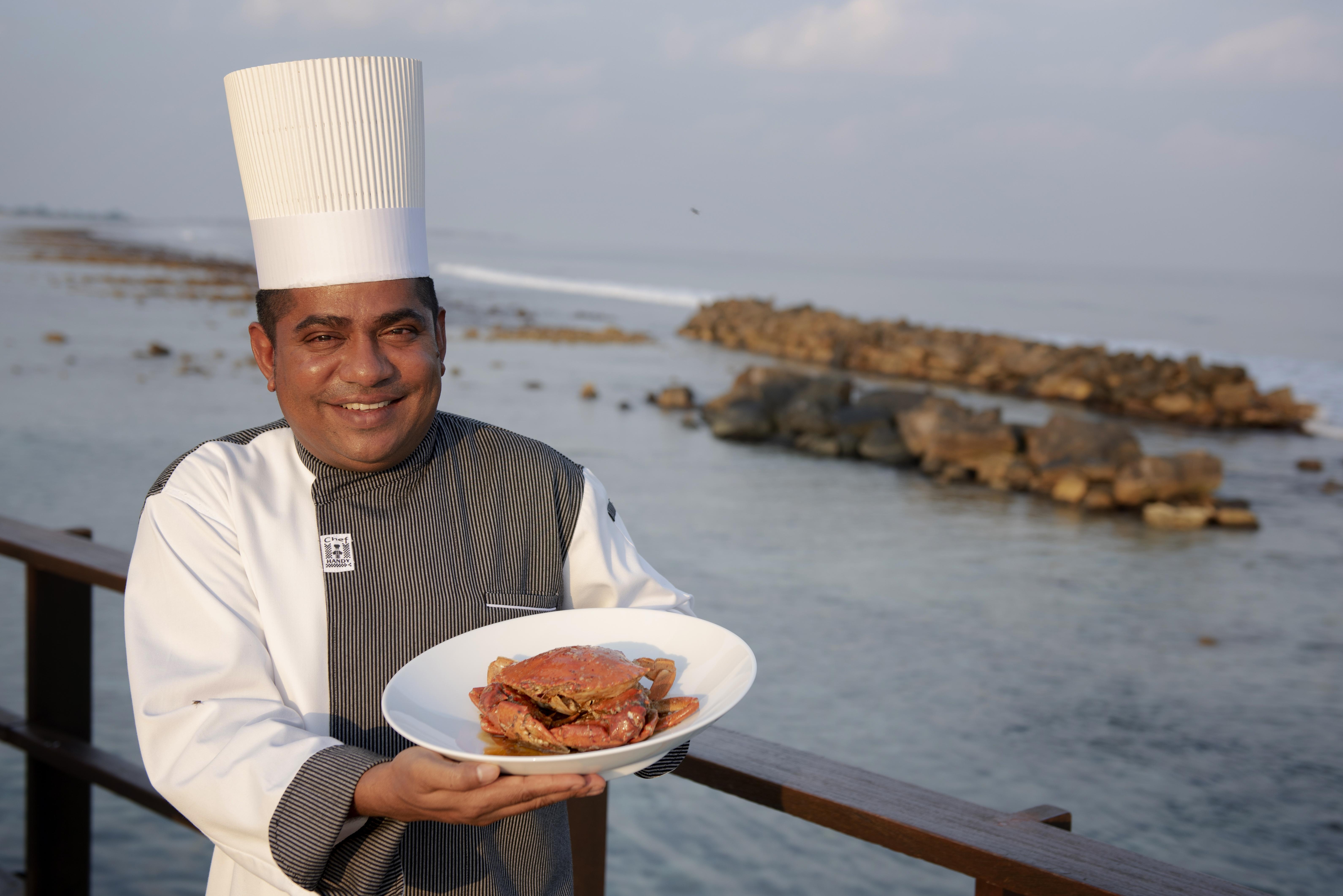 Villa Nautica Paradise Island Resort Himmafushi Esterno foto A chef at the Taj Bengal, Kolkata