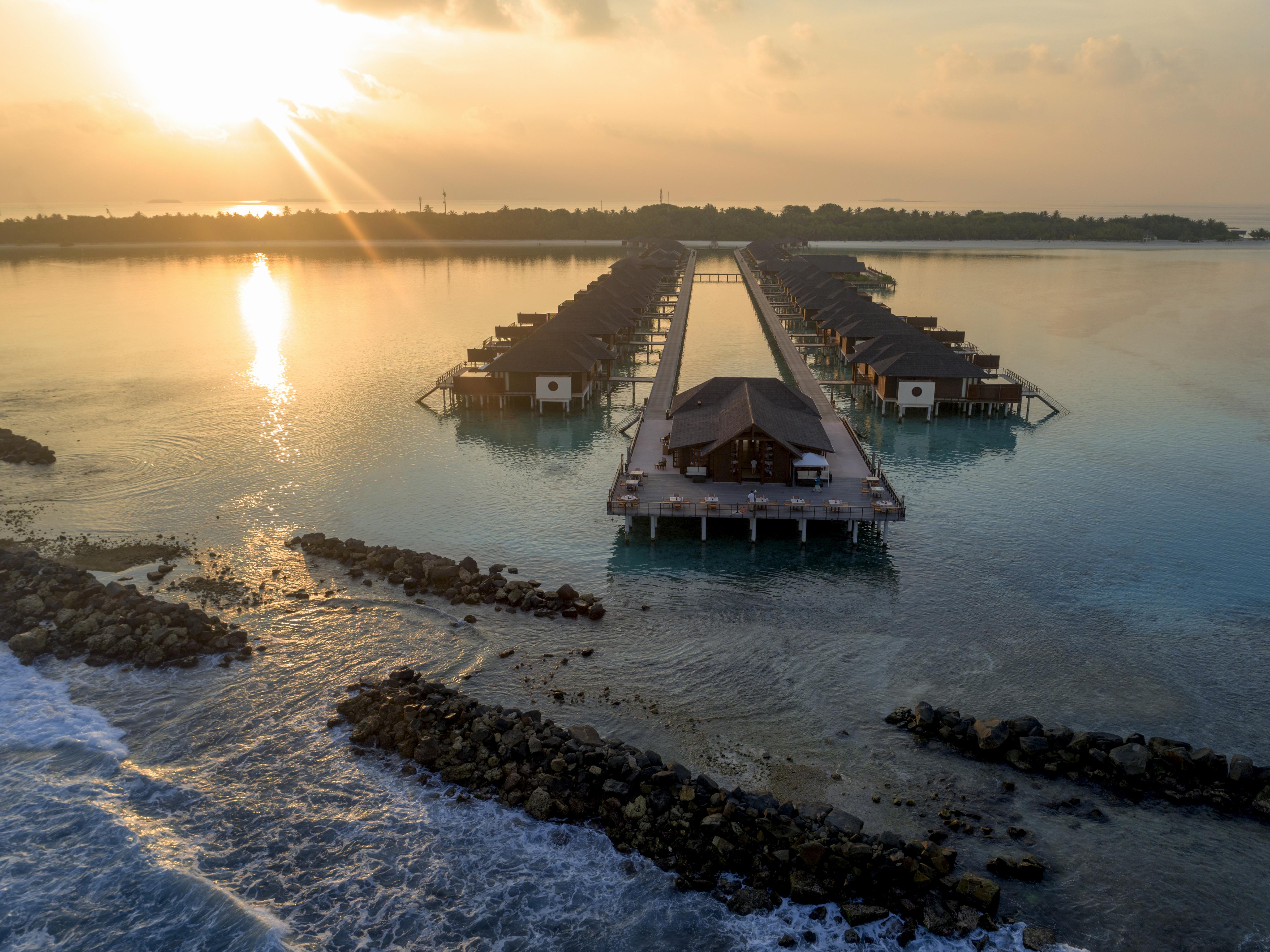 Villa Nautica Paradise Island Resort Himmafushi Esterno foto Sunset at the resort