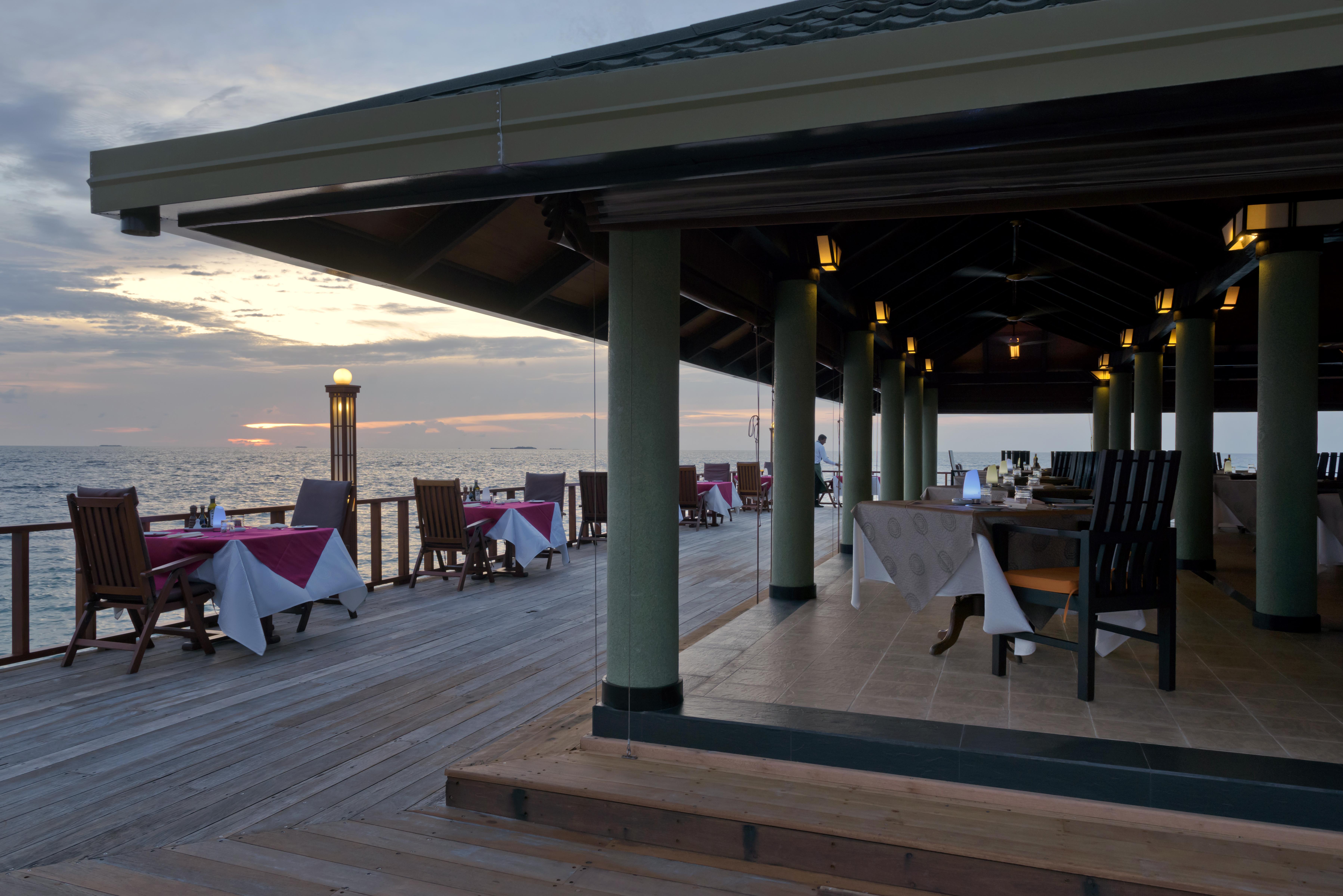 Villa Nautica Paradise Island Resort Himmafushi Esterno foto Sunset at the restaurant
