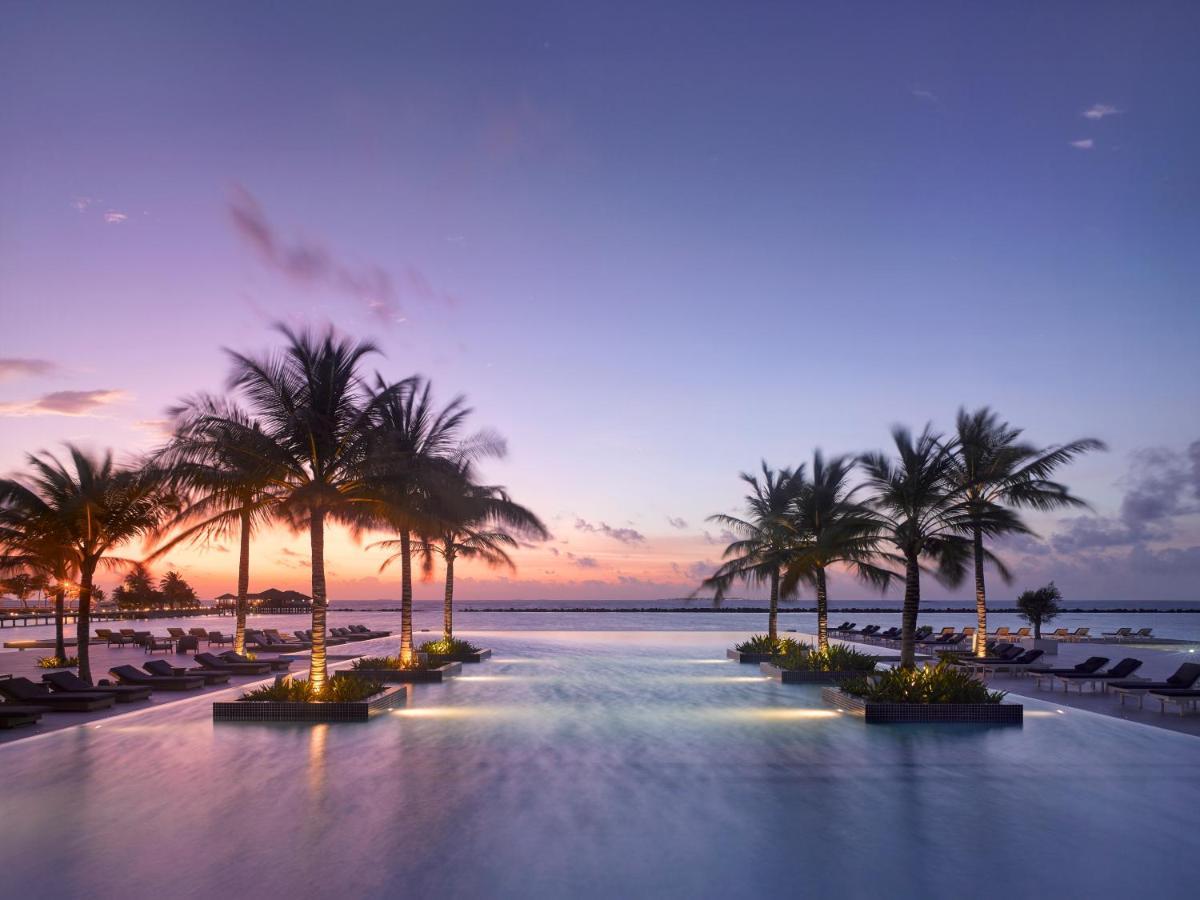 Villa Nautica Paradise Island Resort Himmafushi Esterno foto Sunset at the pool