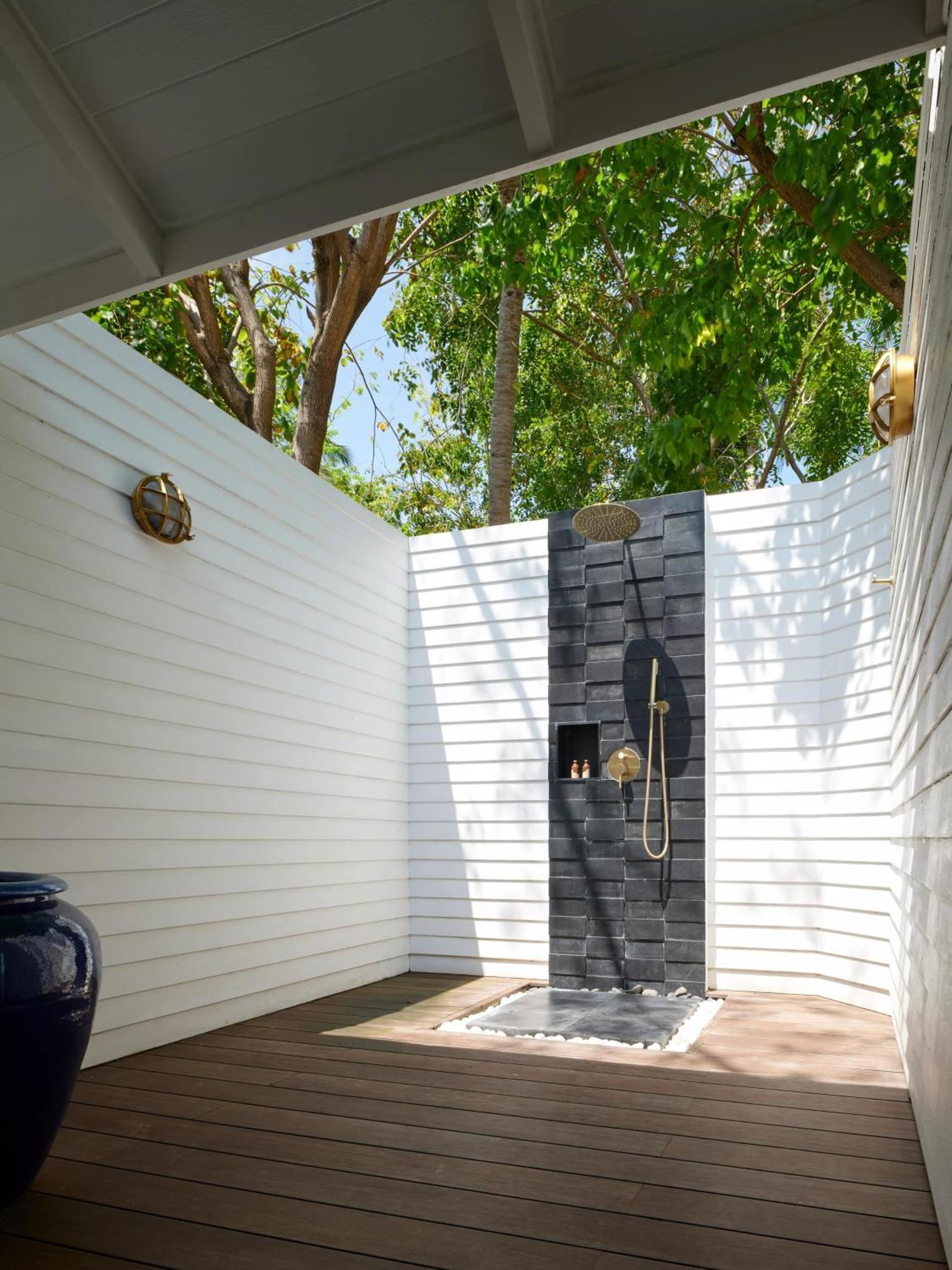 Villa Nautica Paradise Island Resort Himmafushi Esterno foto Outdoor shower