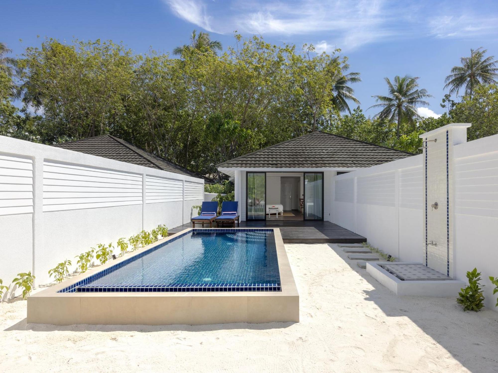 Villa Nautica Paradise Island Resort Himmafushi Esterno foto A pool villa at the resort