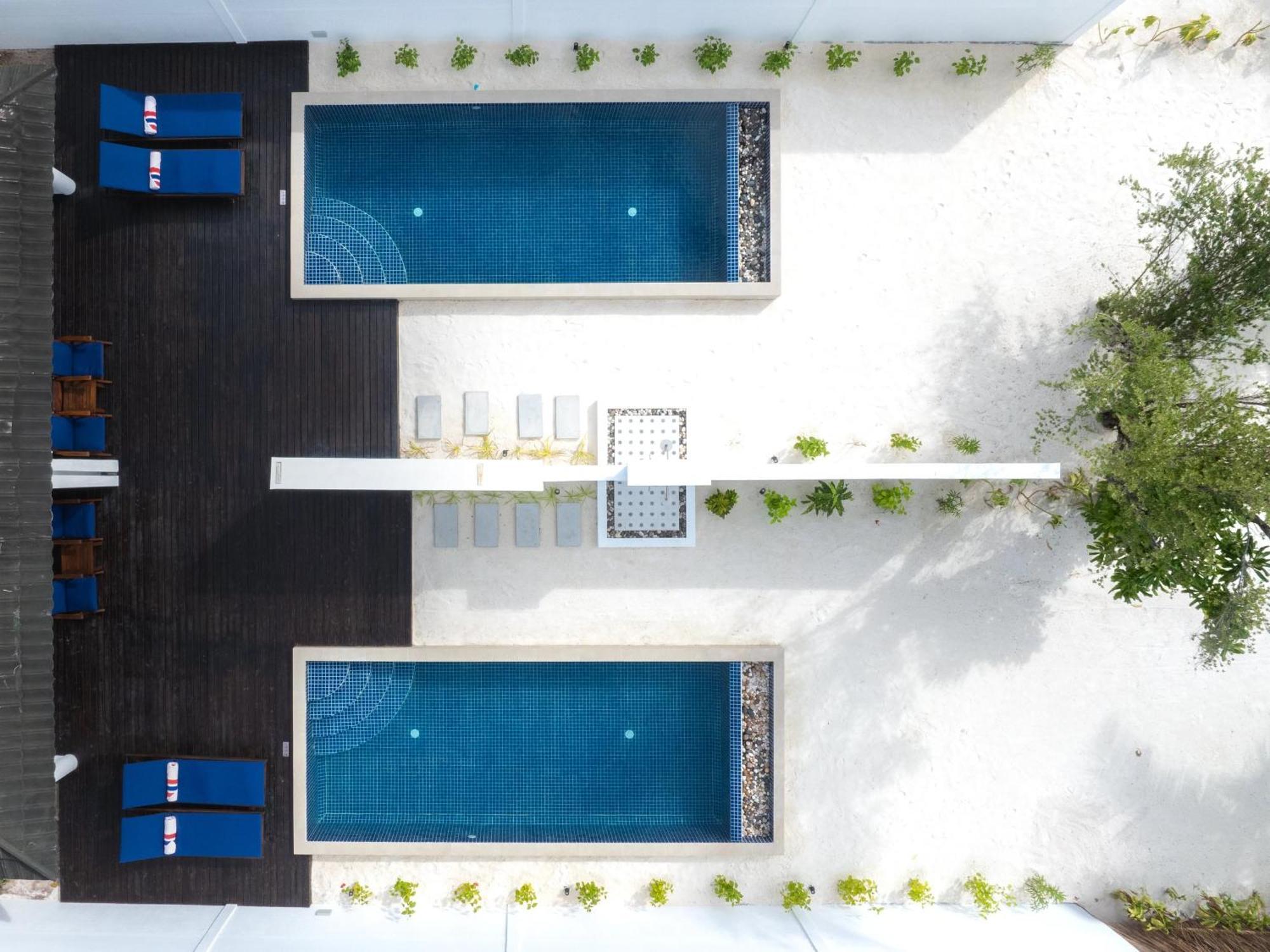 Villa Nautica Paradise Island Resort Himmafushi Esterno foto Aerial view of the swimming pool