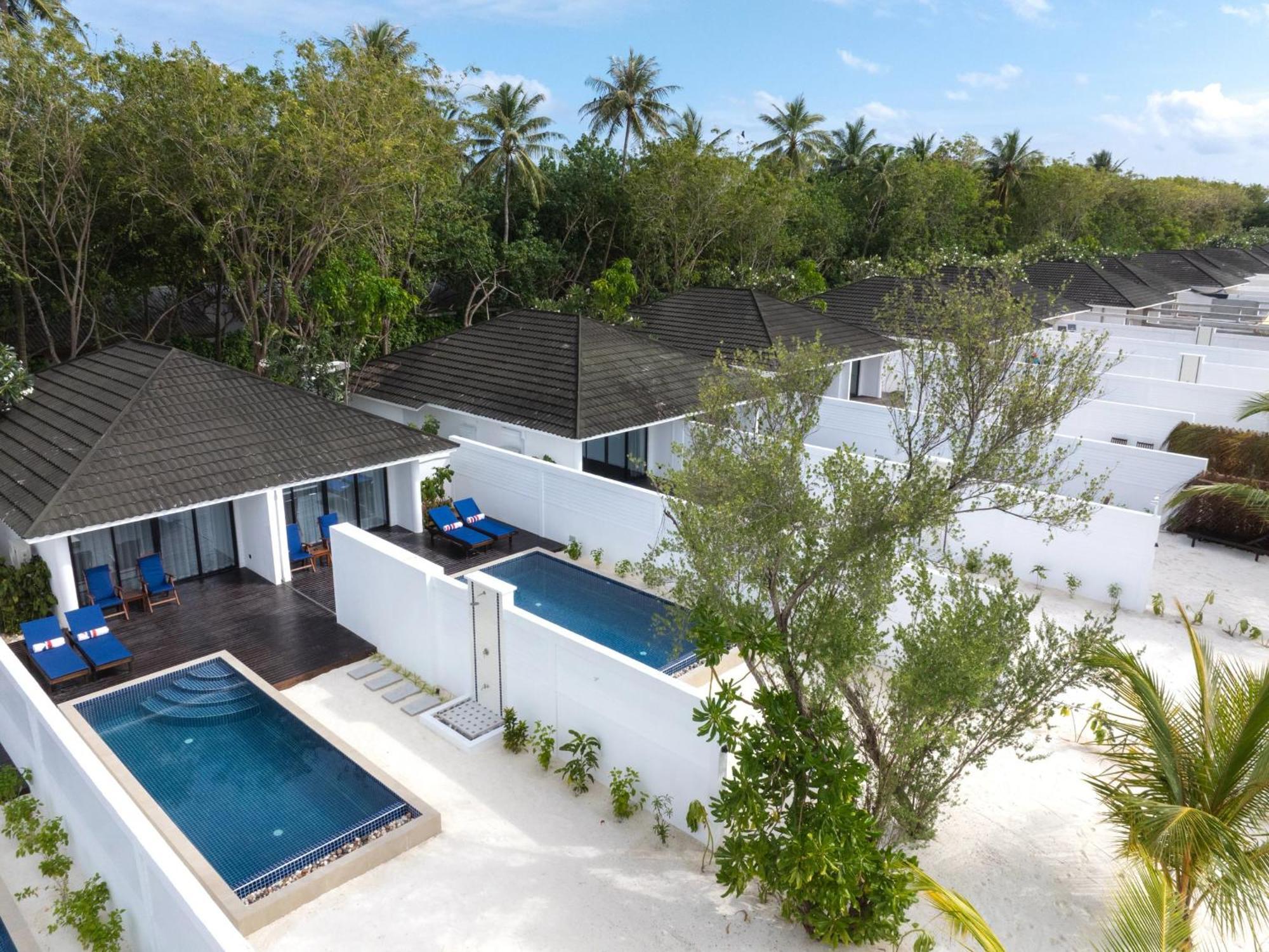 Villa Nautica Paradise Island Resort Himmafushi Esterno foto The villas at the resort
